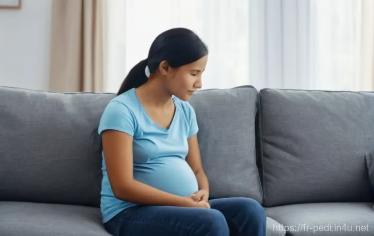 소아 변비와 설사 동시 발생 원인 - **Prompt:** A heartwarming and empathetic scene depicting a concerned parent gently comforting their...